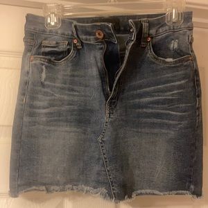 Kendall & Kylie Jean miniskirt with raw hemline - size 28 (women’s 4/6)